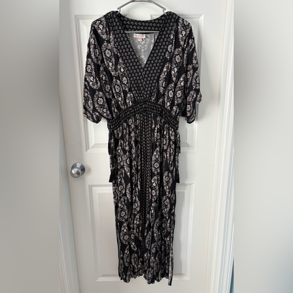 Knox Rose Black & White Boho V-Neck Maxi Dress Caftan Tassels Size Medium - EUC!